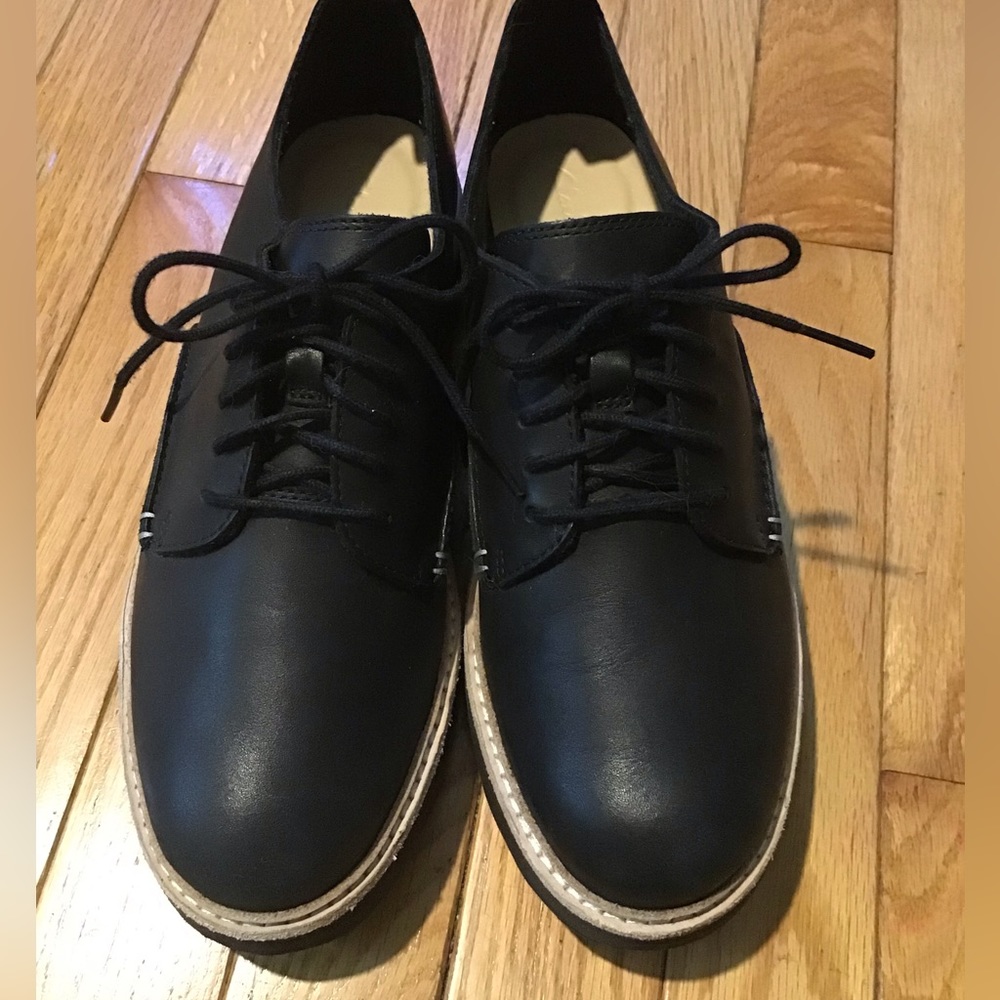 Clarks, England Black Leather Shoes, Size 6UK, 8.5US.